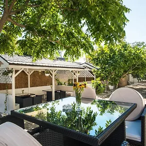 Effect Saint Mina Hotel